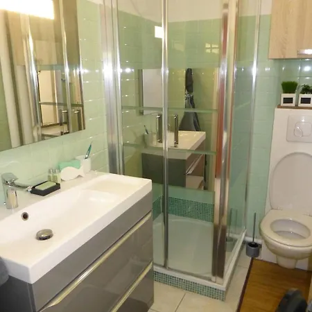 Impérial 10 - T2, Pour 4 Personnes En Première Ligne Du Grau-du-roi. Appartement *